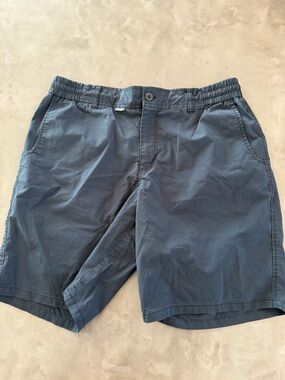 Oakley Men's Flat-Front Navy Blue Elastic-Waist Shorts